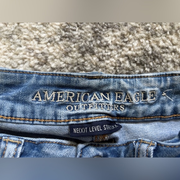 American Eagle Ripped medium wash jean shorts removable lace pockets Size: 4 - Picture 5 of 5